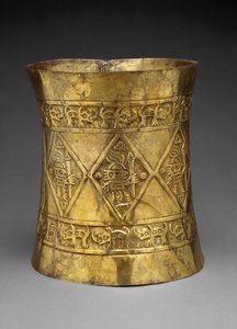 Krone som viser herskere eller guder som holder seremonielle staver, 800-1350 e.Kr. (hamret og jaget gull)