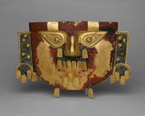 Peruansk begravelsesmaske, 900-1100 e.Kr. (gull, sølv-kobber-overlegg, cinnaber)
