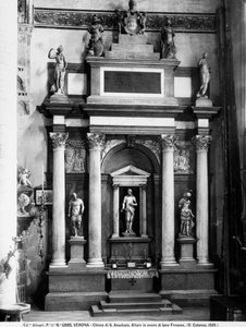 Arkitektonisk alter til ære for Iano Fregoso, ca. 1565 (marmor) av Danese Cattaneo