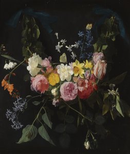 Blomsterkirlande hengende fra to blå bånd