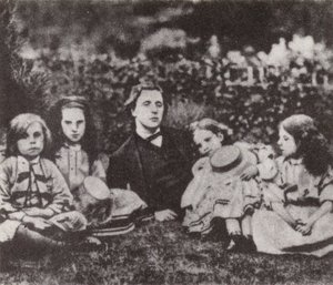 Lewis Carroll med Macdonald-barna (s/h-bilde)