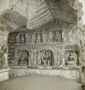 Statuer av Buddhaer og bodhisattvaer, hule 259, nordveggen, Dunhuang-hulene, Kina, foto 1275/1 (114) av Desmond Parsons