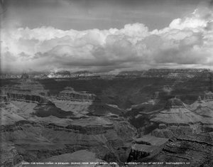 Grand Canyon i Arizona overfor Bright Angel Hotel, ca. 1900 av Detroit Publishing Co.
