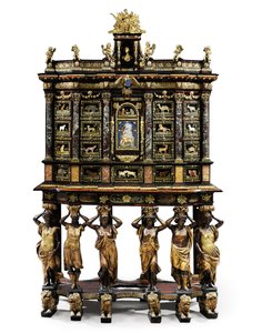Louis XIV skap-på-stand (forgylt bronse, pietra dura, skilpaddeskall, ask, ebonisert og pakkeforgylt) (se også 1766356-7) av Domenico and Gobelins workshop (attr. to) Cucci