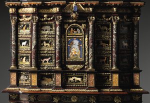 Louis XIV skap-på-stand (forgylt bronse, pietra dura, skilpaddeskall, ask, ebonisert og pakkeforgylt) (se også 1766355-6) av Domenico and Gobelins workshop (attr. to) Cucci