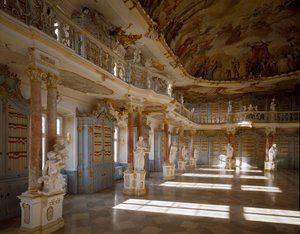 Utsikt over bibliotekrommet til Schussenried-klosteret realisert av arkitekten Domenikus Zimmermann (1685-1766) Schussenried fra 1700-tallet, Tyskland av Dominikus Zimmermann