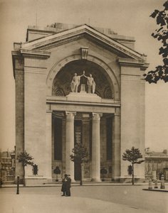 Bush House, et amerikansk tillegg til London etter krigen, c1935. av Donald McLeish