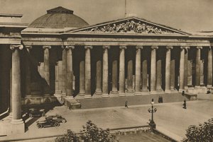 Colonnaded front of British Museum på stedet for Old Montague House, c1935. av Donald McLeish