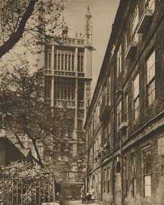 Pinnacled Tower of the Records Office fra Cliffords Inn, c1935. av Donald McLeish