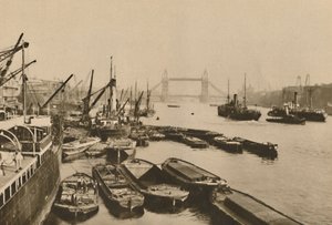 Frakt i Pool of London: A Vista fra London Bridge til Tower Bridge, c1935. av Donald McLeish