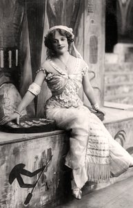 Madge Vincent, sanger og skuespiller, 1900-tallet.