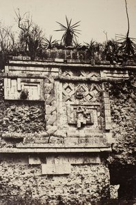 Uxmal, indisk basrelieff, nonnepalass Uxmal, indisk basrelieff, nonnepalass, 1860.