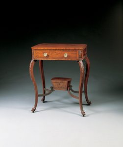 Et klassisk utskåret arbeidsbord, 1810-20 av Duncan Phyfe