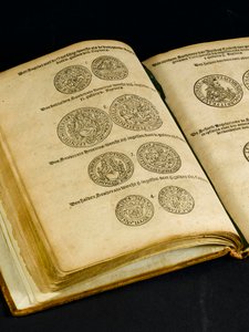 Pengebok med graveringer av engelske mynter (bok) av Dutch School