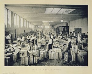 Pakkebokser for frakt, fra La France Vinicole, utgitt av Moet & Chandon, Epernay (photolitho)