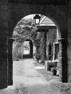 Gammel domstol i området til Exeter Cathedral, Devon, 1924-1926