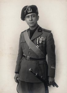 Album "MVSN- Blackshirts": Senior Major Medical Militia (s/h-bilde) av E. Ruggiani