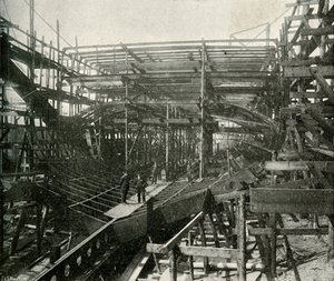 The Building of a War-Ship: En førsteklasses cruiser på gang ved Thames Ironworks, c1897