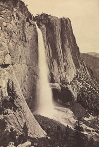 Yosemite Falls, 1868. av Eadweard Muybridge
