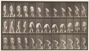 Plate 108. Vende seg for å gå opp trapper, bøye seg, løfte en mugge, 1872-1885 av Eadweard Muybridge