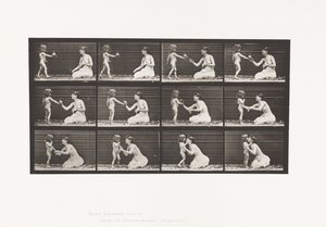 Tallerken 465. To modeller, barn 70N, bringer bukett til 12, 1885 av Eadweard Muybridge