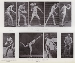 Den menneskelige figuren i bevegelse: Heaving en 75-punds steinblokk; Heving en 20-punds steinblokk (s/hvitt-bilde) av Eadweard Muybridge