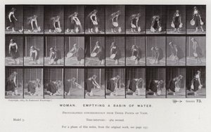 Den menneskelige figuren i bevegelse: Kvinne som tømmer et basseng med vann (s/hvitt-bilde) av Eadweard Muybridge