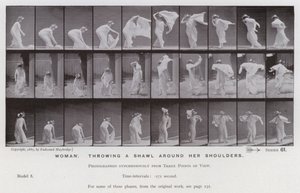 Den menneskelige figuren i bevegelse: Kvinne som kaster et sjal rundt skuldrene (s/hvitt-bilde) av Eadweard Muybridge