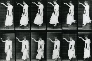 Kvinne. Descending a Stairway, 1887, illustrasjon fra 'The Human Figure in Motion' av Eadweard Muybridge, utgave publisert 1904 av Eadweard Muybridge