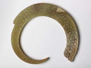 Anheng i form av en krølldrage (jade)