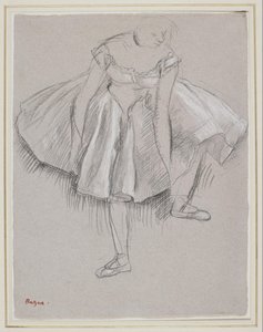 Danser som justerte tøffelen av Edgar Degas