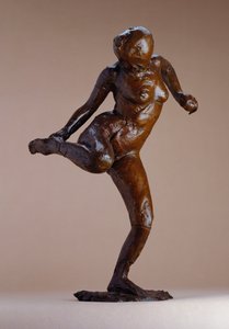 Naken ser på sålen på høyre fot av Edgar Degas