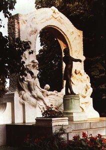 Monument til den østerrikske komponisten Johann Strauss den yngre av Edmund Ritter von Hellmer