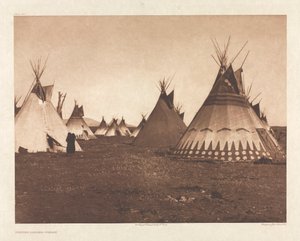 Portfolio VI, Plate 186: Painted Lodges--Piegan av Edward S. Curtis