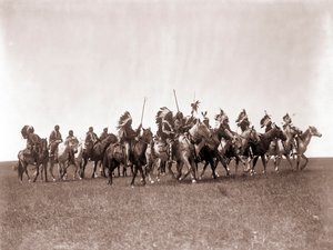 Brule Sioux War Party av Edward S. Curtis, ca. 1907 (tonet sølvtrykk) av Edward Sheriff Curtis