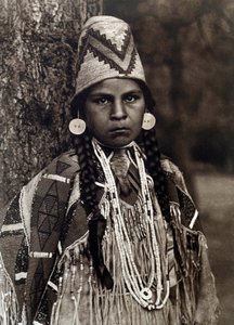 Indian of America: Portrait of Girl Umatilla av Edward Sheriff Curtis