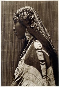 Indian of America: "" Portrait of Indian Girl"" Fotografi av amerikanske Edwards Curtis (1868-1952), 1900-tallet. La Rochelle, New World Museum av Edward Sheriff Curtis