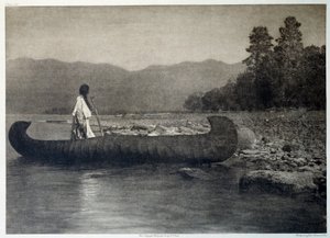 Indians of America: en indianer på en kanobåt i den sørlige Flathead Lake, Montana av Edward Sheriff Curtis