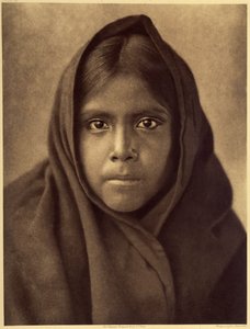 Qahatika jente. Ung Qahatika-jente. Disse ørkenindianerne bor omtrent 60 kilometer fra Pimas-reservatet (Arizona). Foto hentet fra bind 2 av Edward S. Curtis