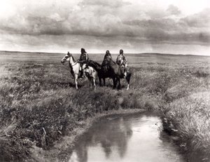 Three American Indian Chiefs, ca. 1900 (fotogravyr) (s/hvitt foto) av Edward Sheriff Curtis