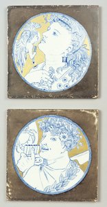 Gemini and Cancer, ca. 1878 (overglasur og forgylt dekorasjon på underglasuroverføringsdesign) av Edward William Godwin