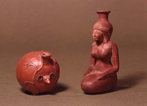 Fartøy i form av en jente og et pinnsvin (keramikk) av Egyptian