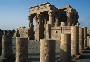 Utsikt over det romerske og ptolemaiske dobbelttempelet Sobek og Haroeris ved Nilen av Egyptian