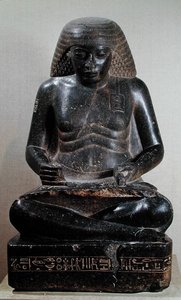 Amenhotep, sønn av Hapu, sittende med bena i kors, fra Amun-tempelet, Karnak, ca. 1391-53 f.Kr. (granitt) av Egyptian 18th Dynasty