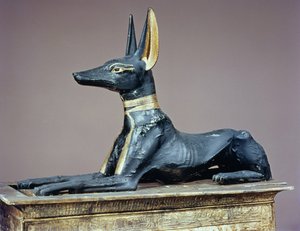 Anubis, egyptisk gud for de døde fra en kiste i form av en helligdom, fra graven til Tutankhamon (ca. 1370-52 f.Kr.) New Kingdom (tre) (se også 63054)