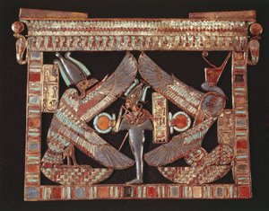 Brystplate som viser Osiris på svart bakgrunn av Egyptian 18th Dynasty