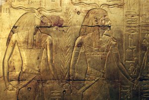 Guddommer, gravering på bakpanelet til det tredje gravkapellet dekket med gull, Treasury of Tutankhamun, Egypt, Egyptisk sivilisasjon, New Kingdom, Dynasti XVIII av Egyptian 18th Dynasty