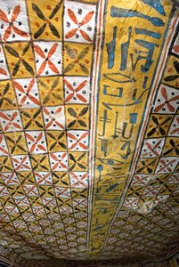 Egyptisk antikvitet: tak dekorert med geometriske motiver, Tomb of Roy (TT255). 18. dynasti. Fra Vestbredden av Luxor, Egypt av Egyptian 18th Dynasty
