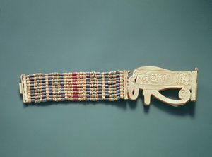 Fleksibelt perlearmbånd, fra Tutankhamons grav, New Kingdom (gull og karneol med gull, fajanse og glassperler) (se også 391012-13)