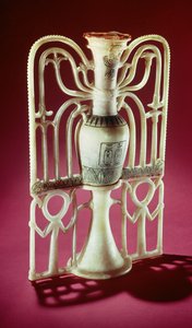 Unguent krukke med blomster, fra Tutankhamons grav (ca. 1370-1352 f.Kr.) New Kingdom (alabaster) (se også 59230)